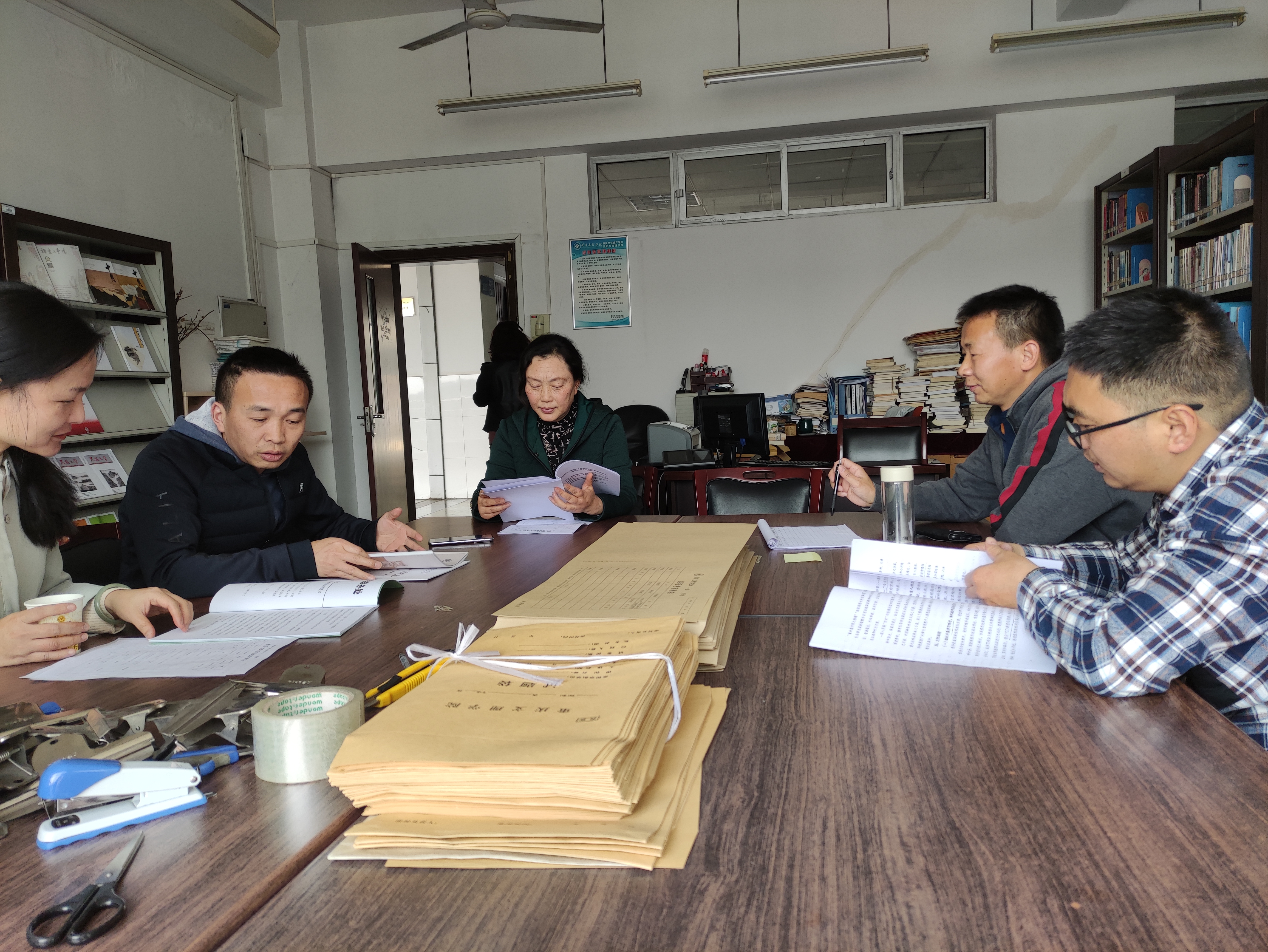 1616988751879076276.jpg 文艺学与比较文学教研室.jpg