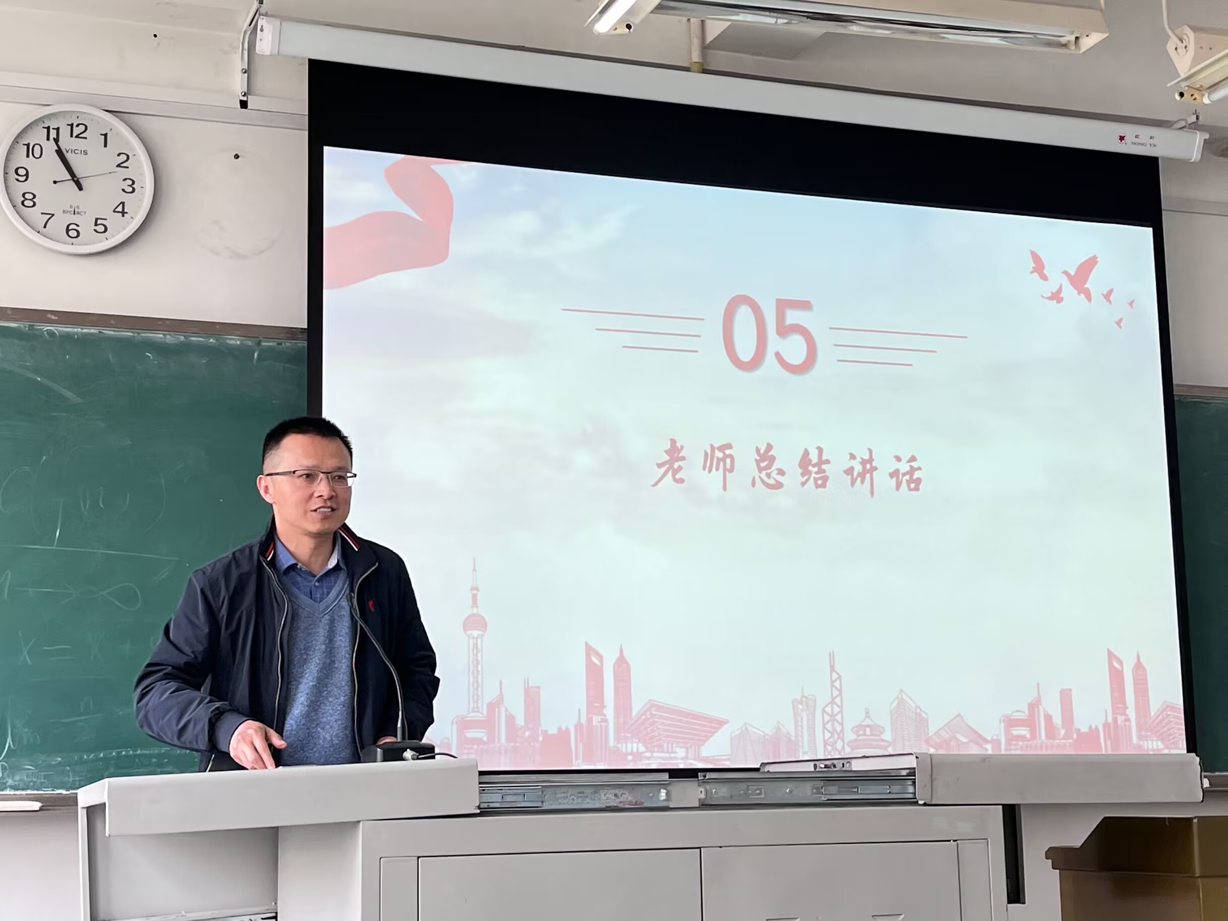 副经理王长武参加主题班会.jpg